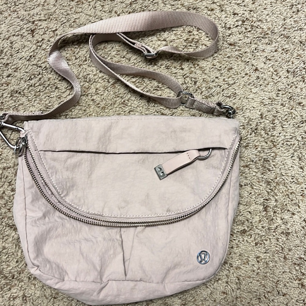 Lululemon festival bag